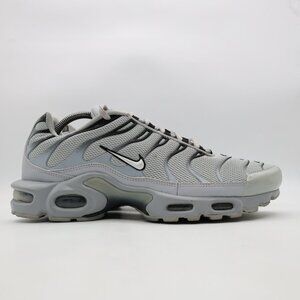 Nike Air Max Plus TN Tuned Wolf Grey Black White Men Size 11 Sneakers 852630-021